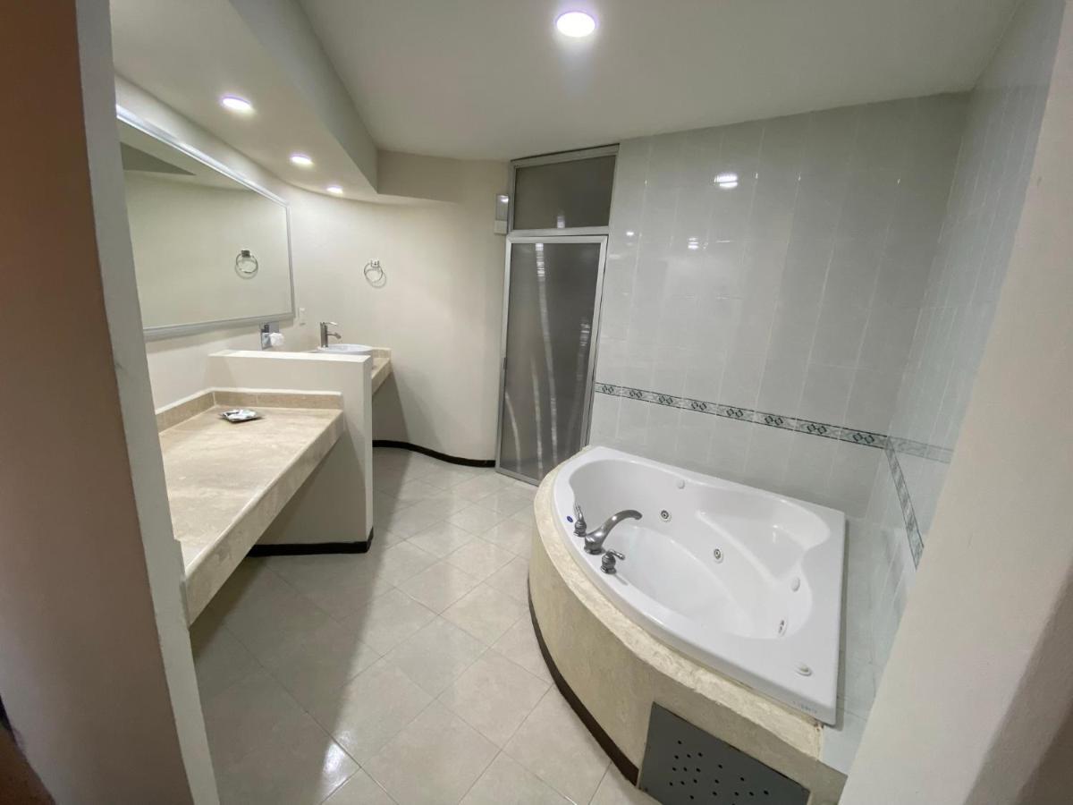 Hotel Enterprise Inn Poliforum Леон Екстер'єр фото