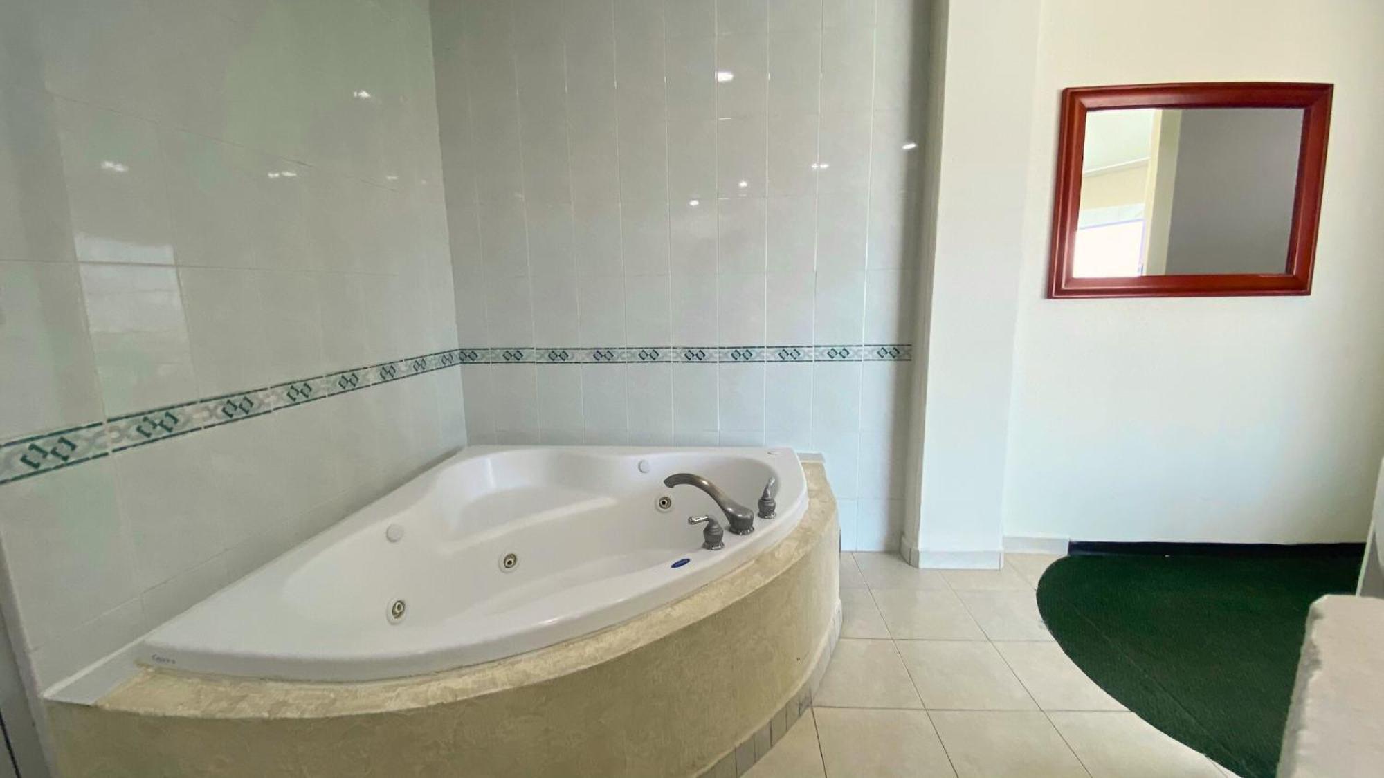 Hotel Enterprise Inn Poliforum Леон Екстер'єр фото